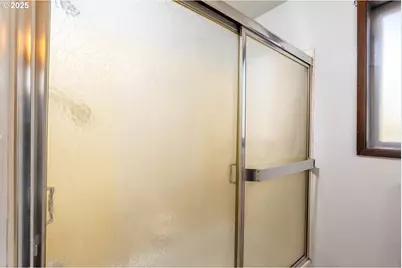 47711 Commercial St, Oakridge, OR 97463 - Photo 15