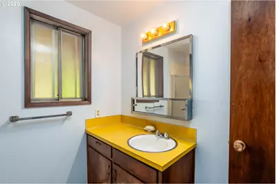 47711 Commercial St, Oakridge, OR 97463 - Photo 19