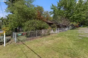 1103 4th Ave, Gold Hill, OR 97525 - Photo 9