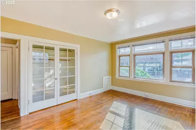 4025 SE Hawthorne Blvd, Portland, OR 97214 - Photo 3