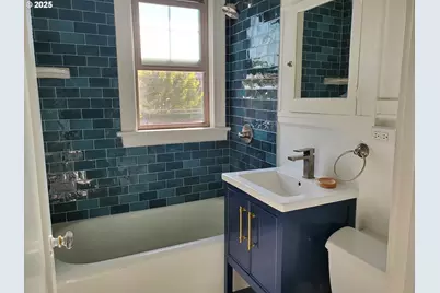 4025 SE Hawthorne Blvd, Portland, OR 97214 - Photo 5