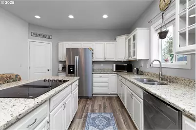 860 NE Ventura St, Roseburg, OR 97470 - Photo 13