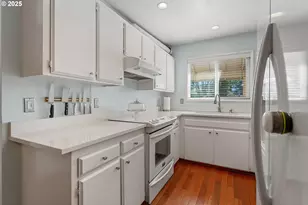 413 N Hayden Bay Dr, Portland, OR 97217 - Photo 3