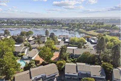 413 N Hayden Bay Dr, Portland, OR 97217 - Photo 29