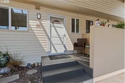 413 N Hayden Bay Dr, Portland, OR 97217 - Photo 1