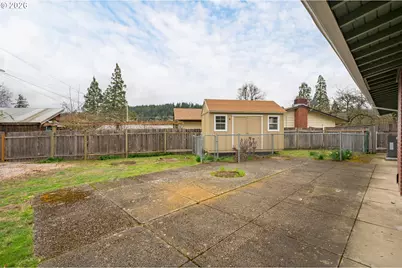 585 E 36th Ave, Eugene, OR 97405 - Photo 35