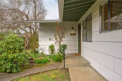 585 E 36th Ave, Eugene, OR 97405 - Photo 5