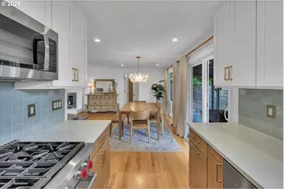 9760 SW Inglewood Pl, Portland, OR 97225 - Photo 11