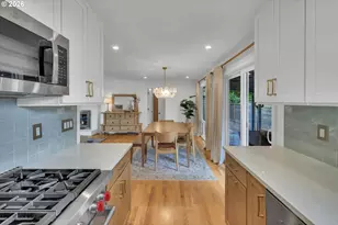 9760 SW Inglewood Pl, Portland, OR 97225 - Photo 11