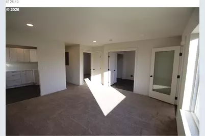 186 SW Rainbow Ave, Dallas, OR 97338 - Photo 3