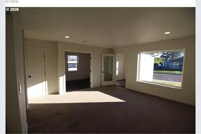 186 SW Rainbow Ave, Dallas, OR 97338 - Photo 5