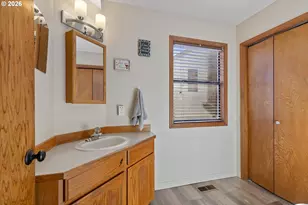 7655 Ridgewood Dr, Gladstone, OR 97027 - Photo 9