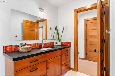 811 9th St, Hood River, OR 97031 - Photo 33