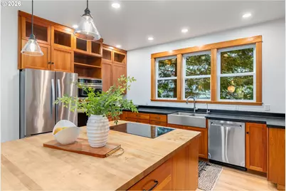 811 9th St, Hood River, OR 97031 - Photo 15