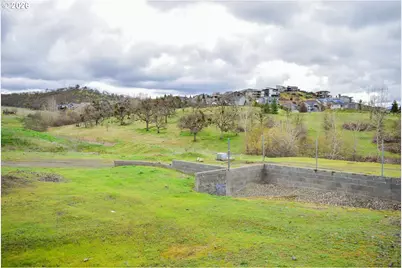 3010 Lone Pine Dr, Medford, OR 97504 - Photo 1