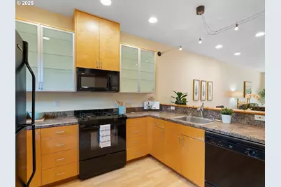 2845 SE Schiller St, Portland, OR 97202 - Photo 7