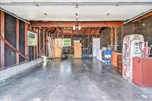 7404 NE Hassalo St, Portland, OR 97213 - Photo 23