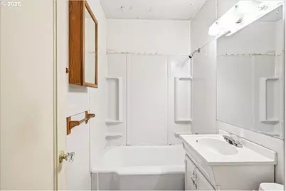 7404 NE Hassalo St, Portland, OR 97213 - Photo 19
