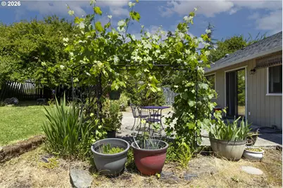 1528 NW Grove St, Roseburg, OR 97471 - Photo 29