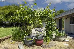 1528 NW Grove St, Roseburg, OR 97471 - Photo 29