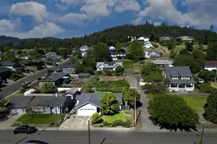 1528 NW Grove St, Roseburg, OR 97471 - Photo 33