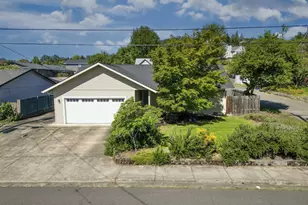 1528 NW Grove St, Roseburg, OR 97471 - Photo 1