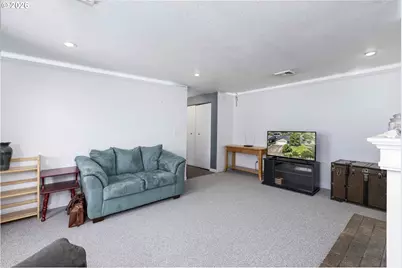 1528 NW Grove St, Roseburg, OR 97471 - Photo 15