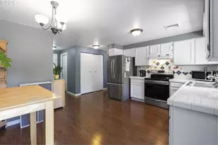 1528 NW Grove St, Roseburg, OR 97471 - Photo 9
