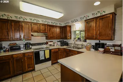 177 NE Lombardy Dr, Roseburg, OR 97470 - Photo 17