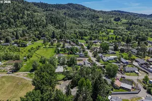 177 NE Lombardy Dr, Roseburg, OR 97470 - Photo 47
