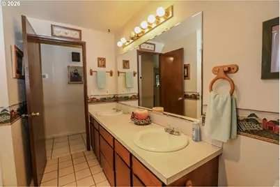 177 NE Lombardy Dr, Roseburg, OR 97470 - Photo 19