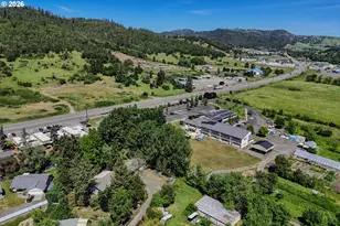 177 NE Lombardy Dr, Roseburg, OR 97470 - Photo 45