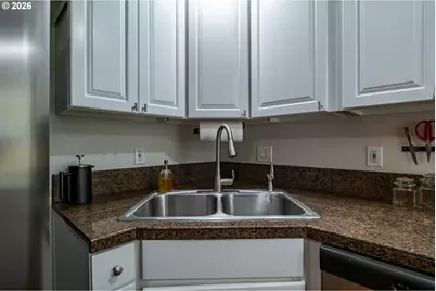 2190 Maplewood Dr, Salem, OR 97306 - Photo 17