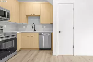 4690 N Congress Ave, Portland, OR 97217 - Photo 9