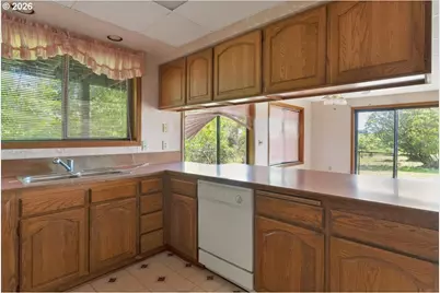 888 Meadows Ln, Jefferson, OR 97352 - Photo 15