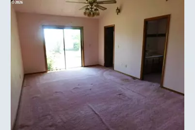 888 Meadows Ln, Jefferson, OR 97352 - Photo 9