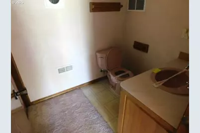 888 Meadows Ln, Jefferson, OR 97352 - Photo 23