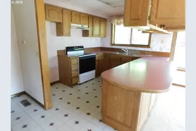 888 Meadows Ln, Jefferson, OR 97352 - Photo 15