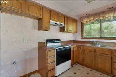 888 Meadows Ln, Jefferson, OR 97352 - Photo 13