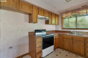 888 Meadows Ln, Jefferson, OR 97352 - Photo 13