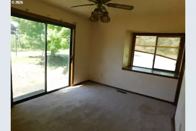 888 Meadows Ln, Jefferson, OR 97352 - Photo 7