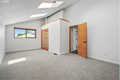 570 N Hayden Bay Dr, Portland, OR 97217 - Photo 17