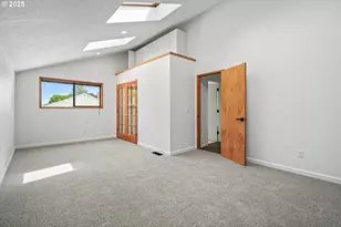 570 N Hayden Bay Dr, Portland, OR 97217 - Photo 17