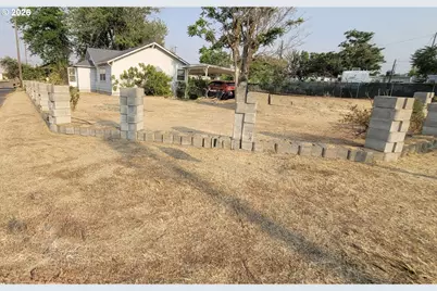 706 NE 10th Ave, Milton-Freewater, OR 97862 - Photo 3