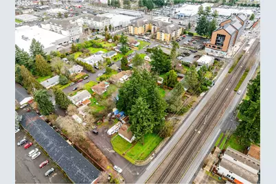 E Burnside St, Portland, OR 97216 - Photo 13