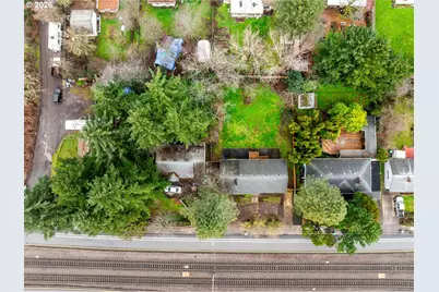 E Burnside St, Portland, OR 97216 - Photo 17