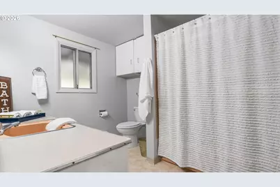 610 Colonial Dr, Springfield, OR 97477 - Photo 17