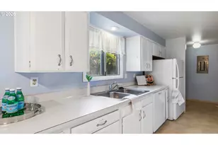 610 Colonial Dr, Springfield, OR 97477 - Photo 7