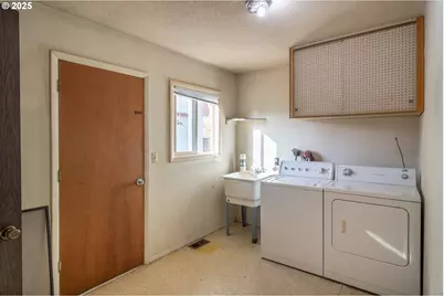 4072 Hanna St, Roseburg, OR 97471 - Photo 13