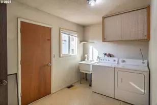 4072 Hanna St, Roseburg, OR 97471 - Photo 13